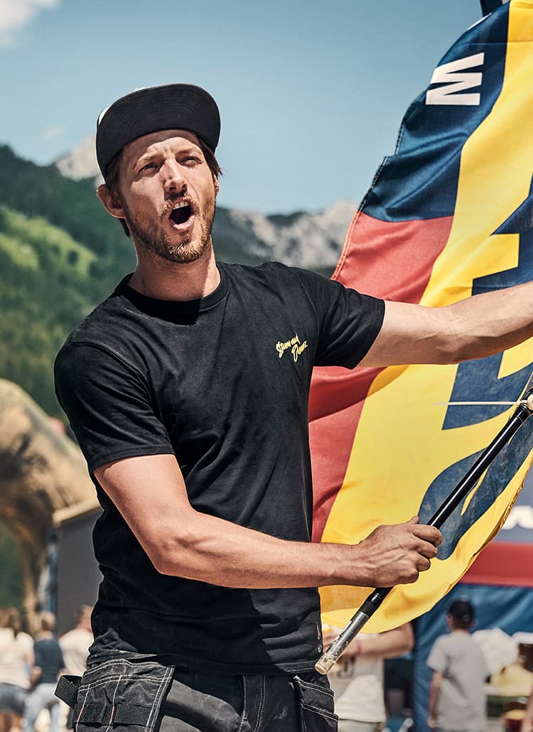 18_2138x1274_flag_low_750x1030