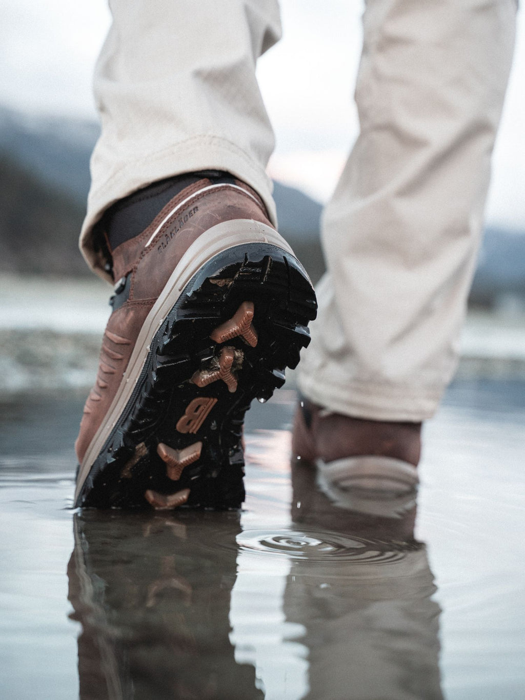 Blaklader Storm 6 inch Safety Boots waterproofing in puddle of water on jobsite
