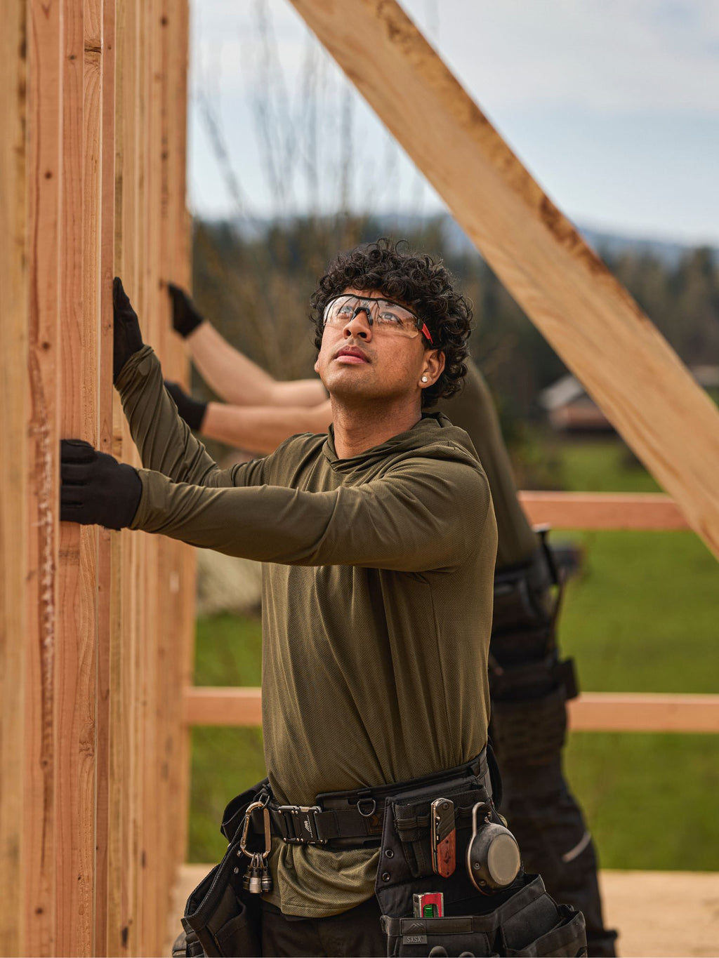 Construction worker wearing Blaklader Performance Sun Hoodie with UPF protection on construction site