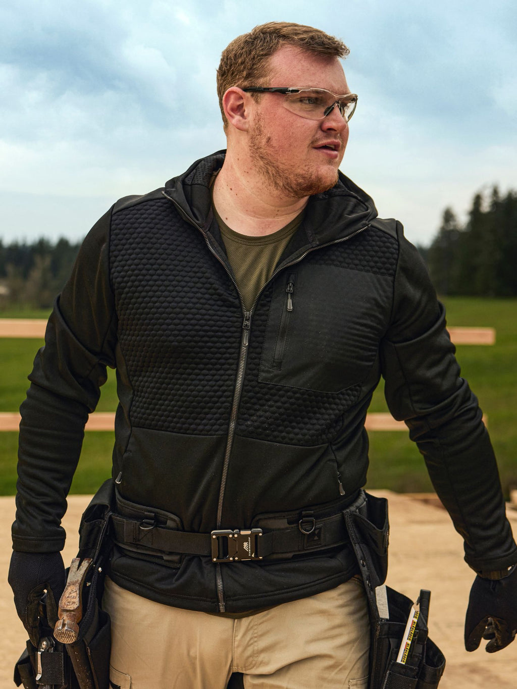 Tradesman wearing Blaklader Tech Jacket in black on jobsite