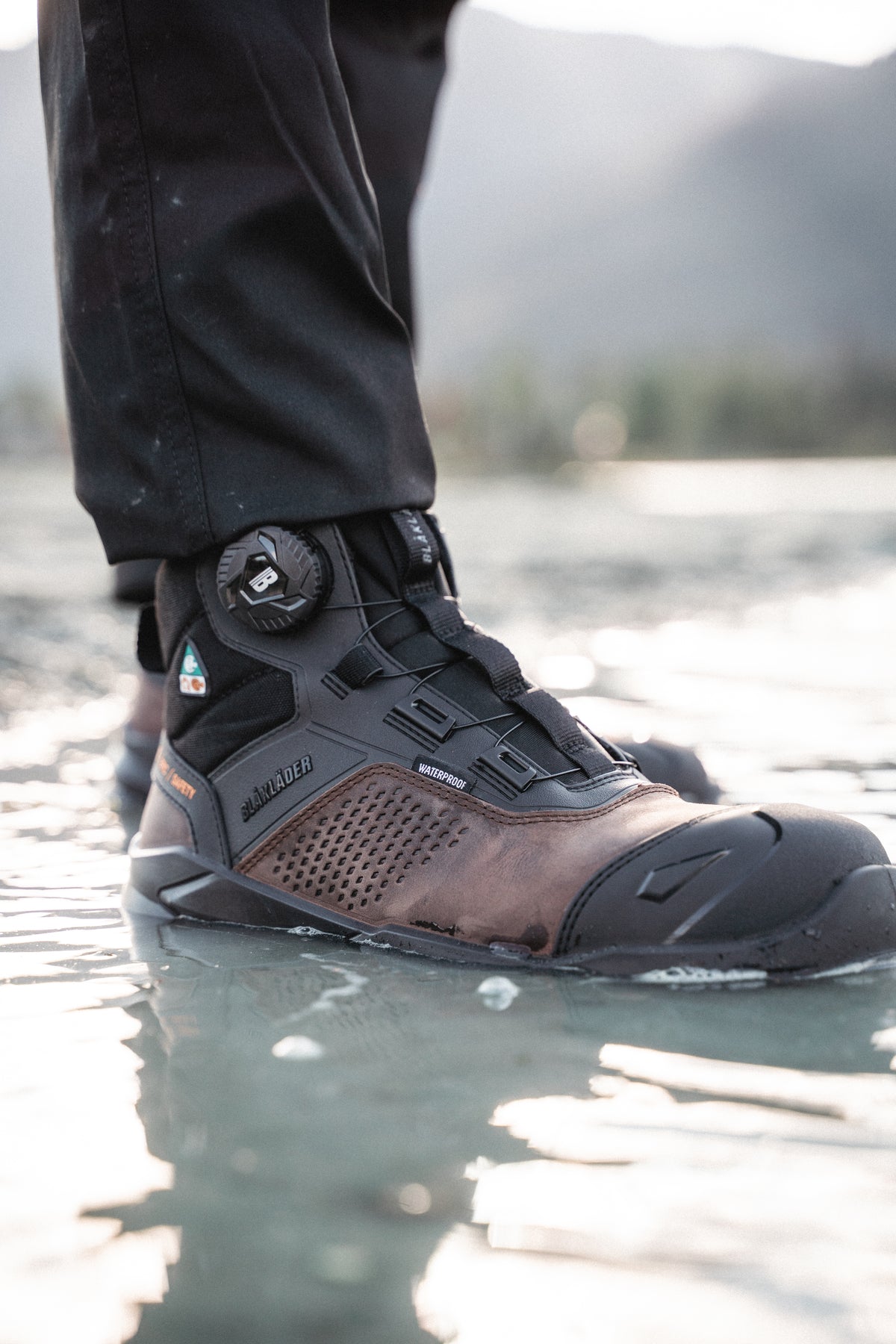Tradesman wearing the Epic Freelock Safety Boot in Brown/Black